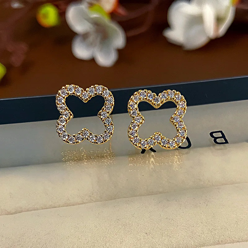 Four-Leaf Clover Earrings – Elegant Lucky Charm Design